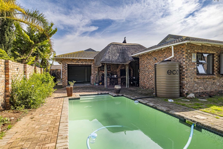 4 Bedroom Property for Sale in Summerstrand Eastern Cape